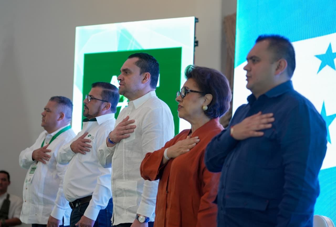 Zambrano apoya solución a escasez de placas, combate a extorsión y generación de empleo